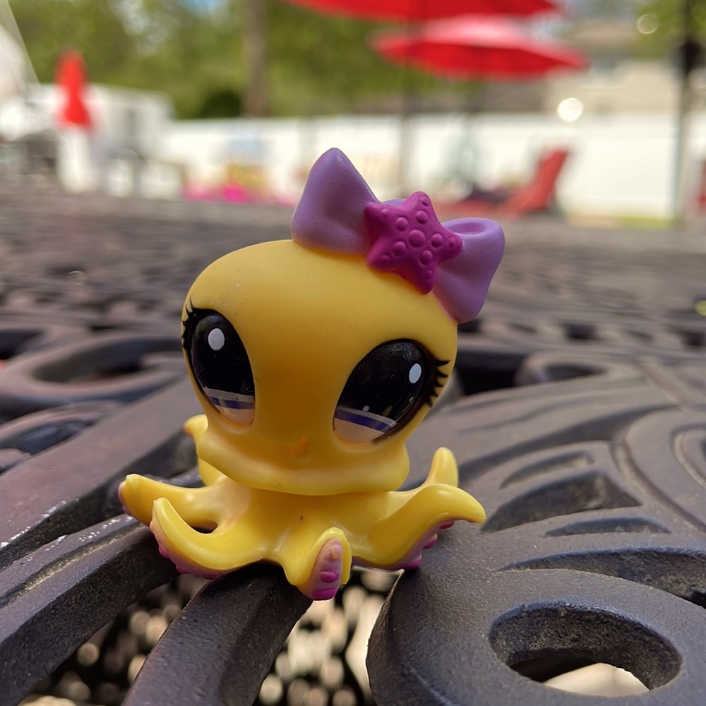 Littlest Pet Shop Yellow Octopus Lavender Bow